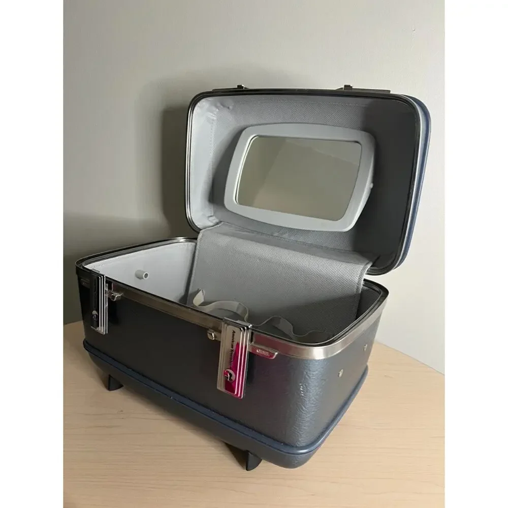 VTG Dusty Blue American Tourister Makeup Train Case Chrom Details Clean! 14